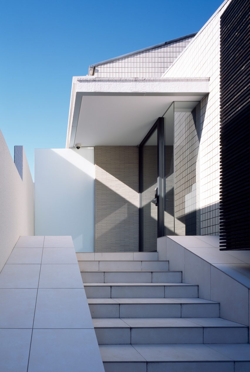 Trim House by Apollo Architects and Associates
