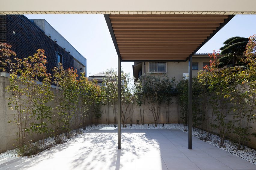 Trim House by Apollo Architects and Associates