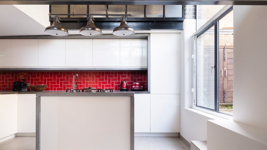 Feix & Merlin remodels warehouse home on the banks of London’s River Thames