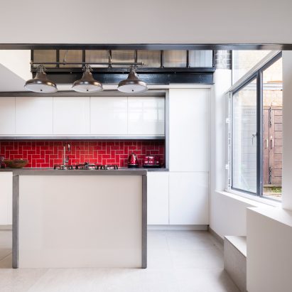 Feix & Merlin remodels warehouse home on the banks of London’s River Thames