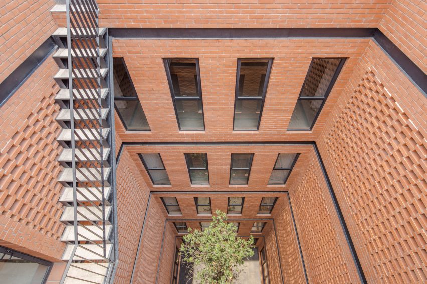 Emiliano Zapata 167 by HGR Arquitectos