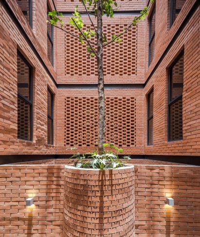 Emiliano Zapata 167 by HGR Arquitectos