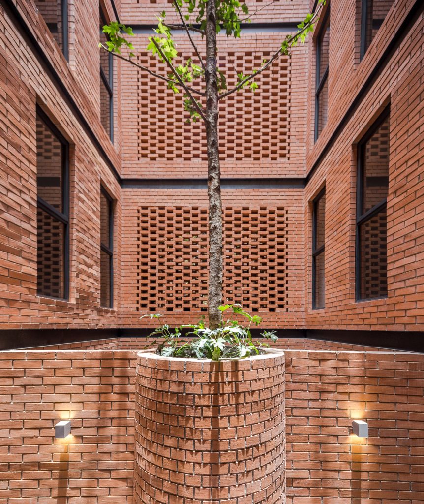 Emiliano Zapata 167 by HGR Arquitectos