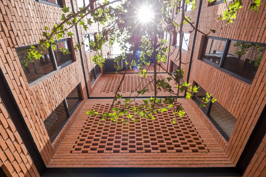Emiliano Zapata 167 by HGR Arquitectos