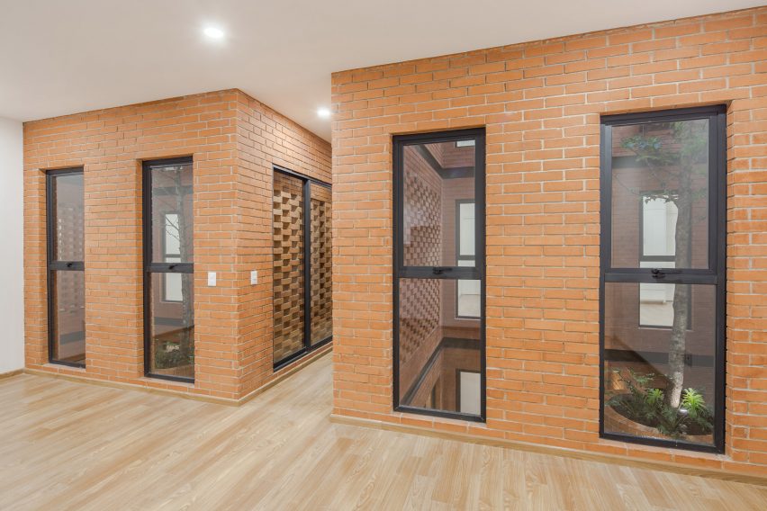 Emiliano Zapata 167 by HGR Arquitectos