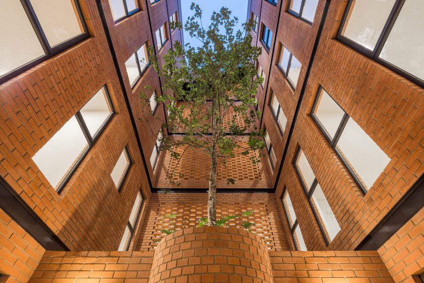 Emiliano Zapata 167 by HGR Arquitectos