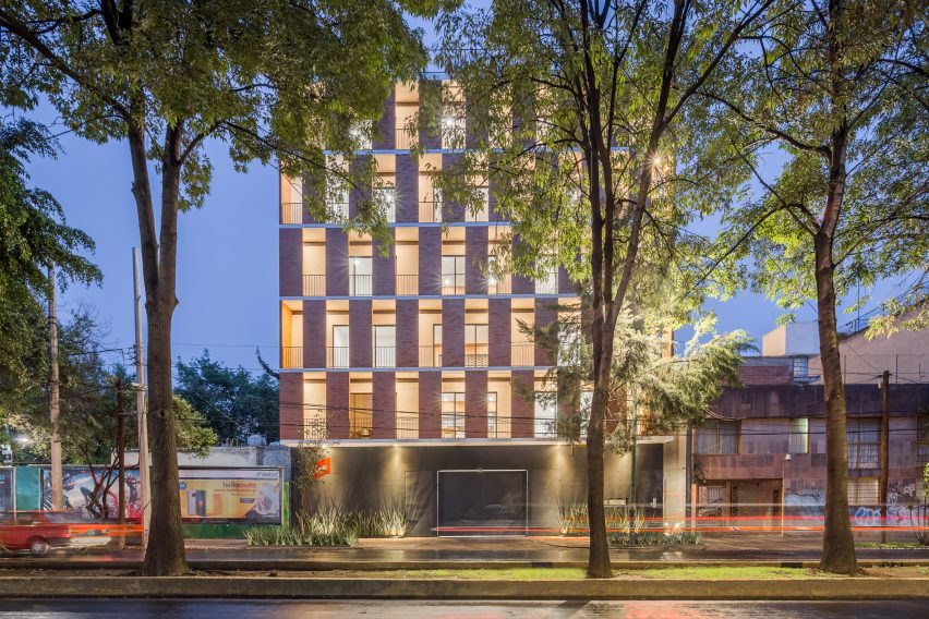 Emiliano Zapata 167 by HGR Arquitectos