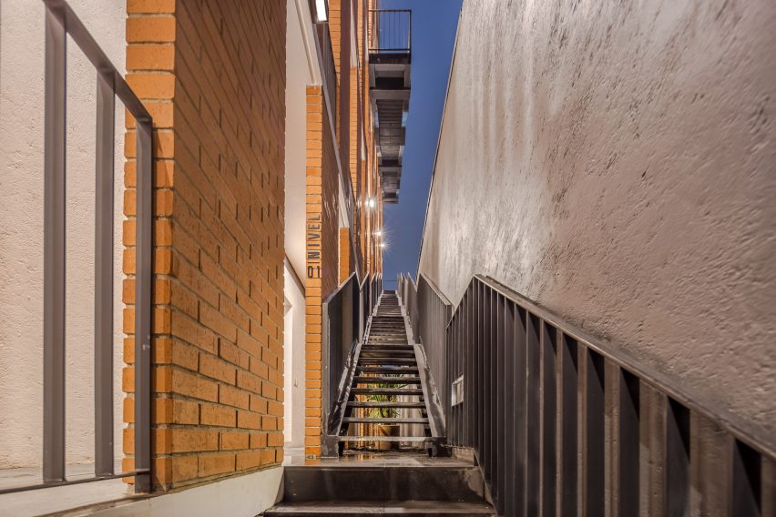 Emiliano Zapata 167 by HGR Arquitectos