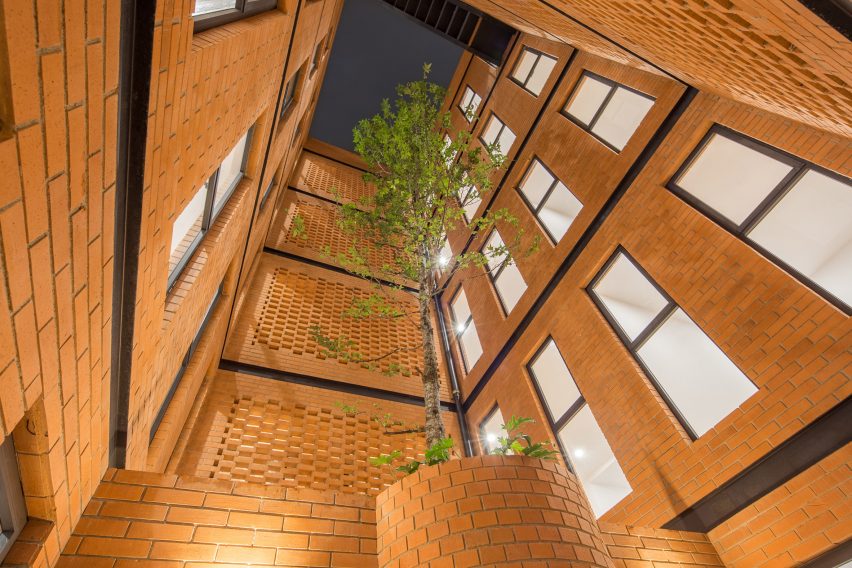 Emiliano Zapata 167 by HGR Arquitectos