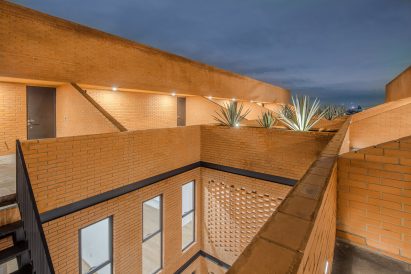 Emiliano Zapata 167 by HGR Arquitectos