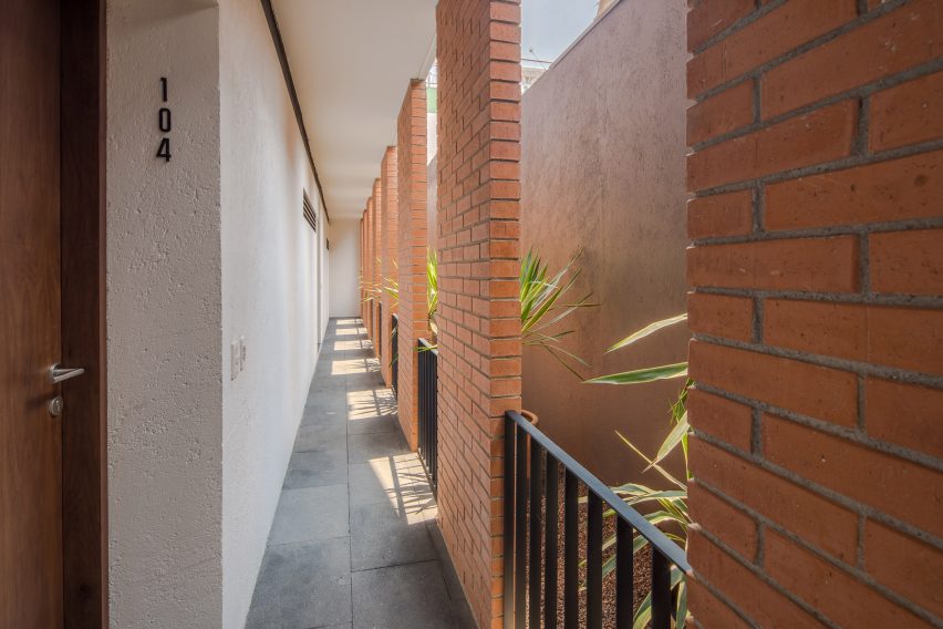 Emiliano Zapata 167 by HGR Arquitectos