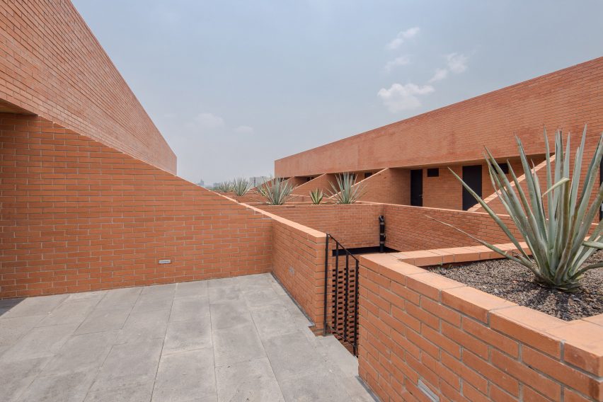 Emiliano Zapata 167 by HGR Arquitectos