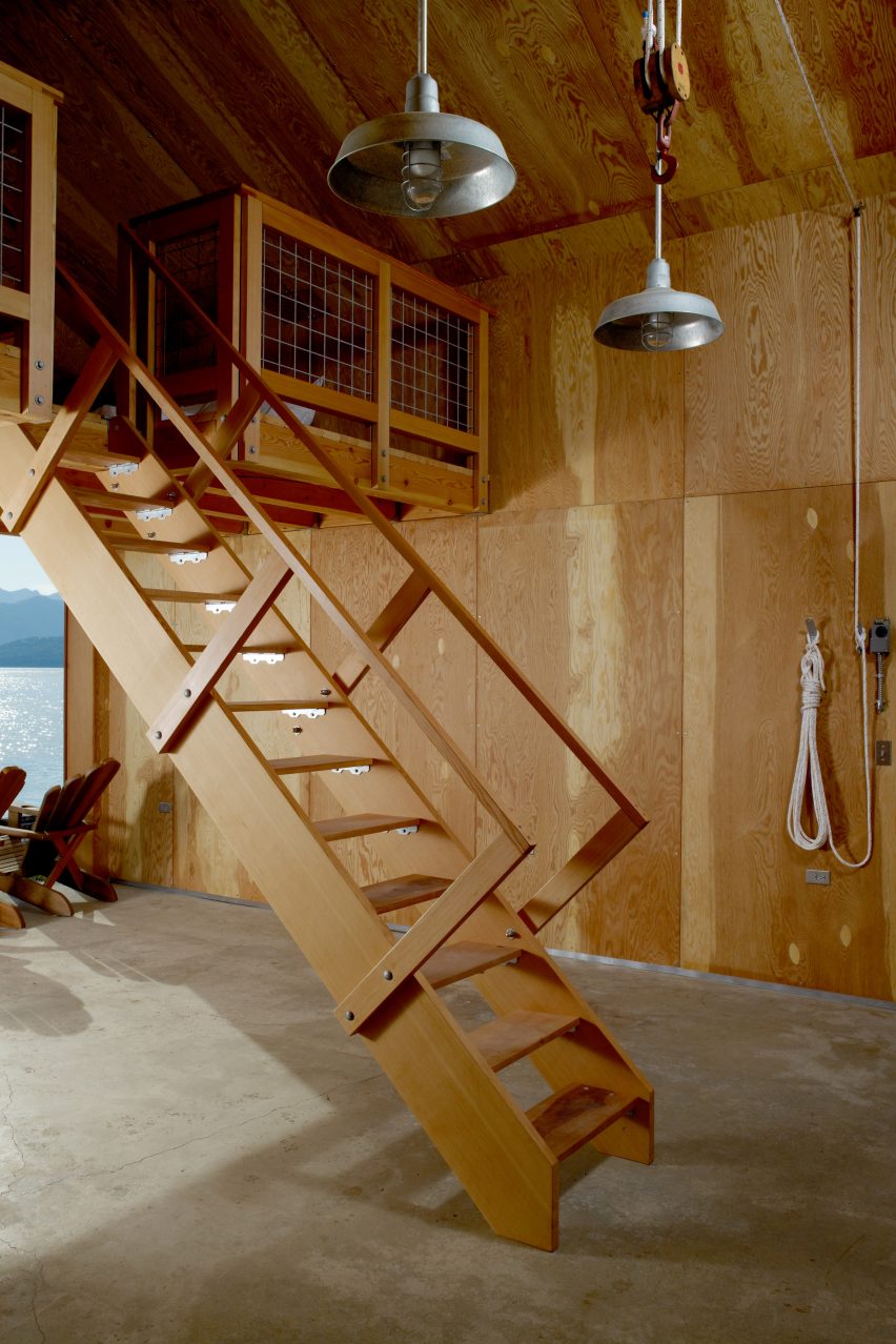 Hood Canal Boat House by Hoedemaker Pfeiffer