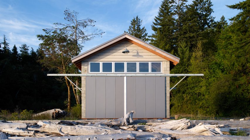 Hood Canal Boat House by Hoedemaker Pfeiffer