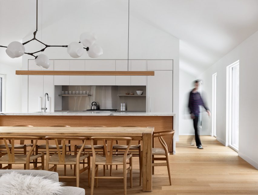 Alta Chalet by Atelier Kastelic Buffey