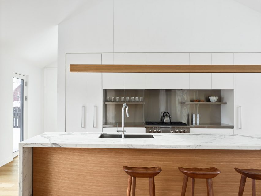 Alta Chalet by Atelier Kastelic Buffey