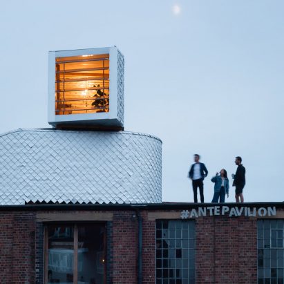 Rooftop dwelling by PUP Architects emulates a service duct