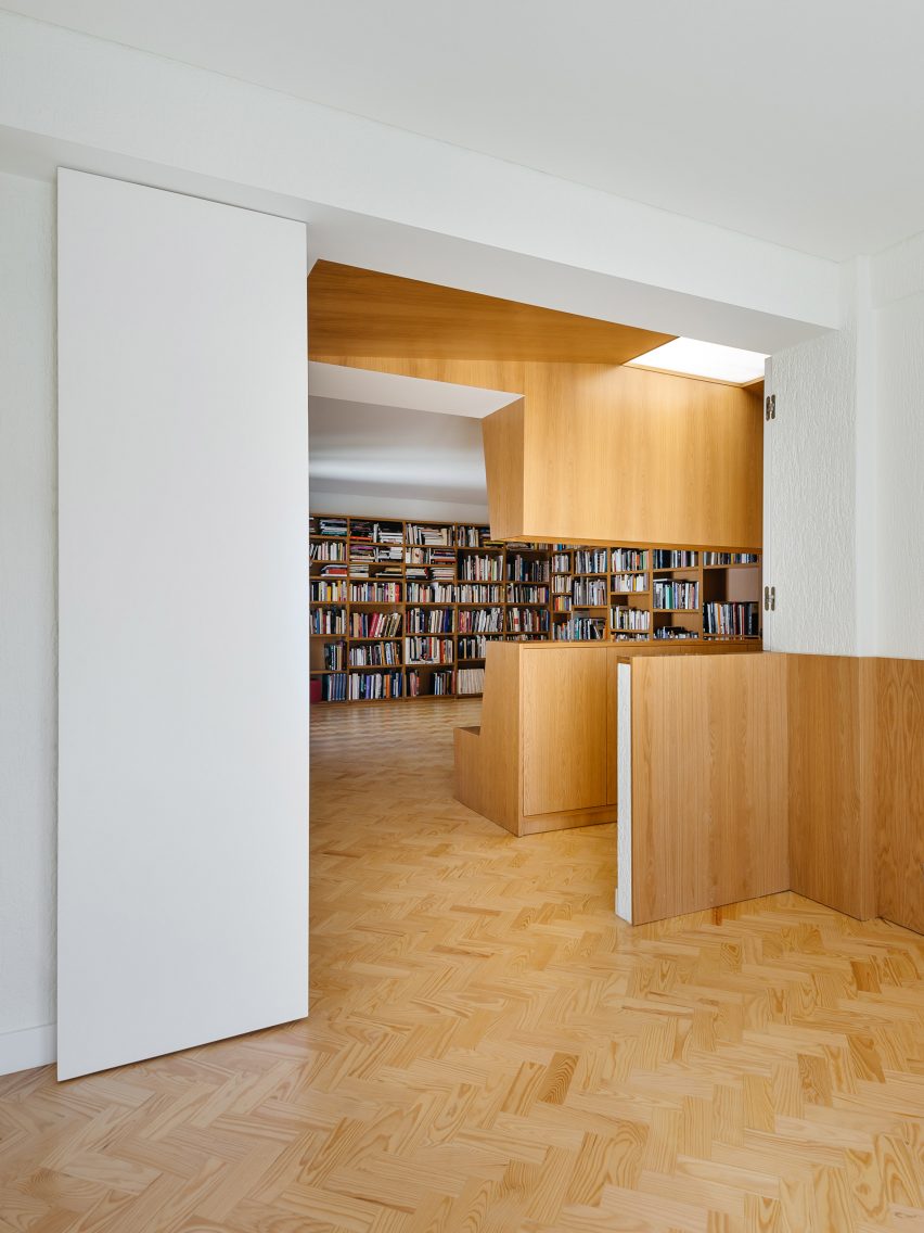 Aurora Arquitectos refurbishes 1970s apartment in Lisbon, Portugal