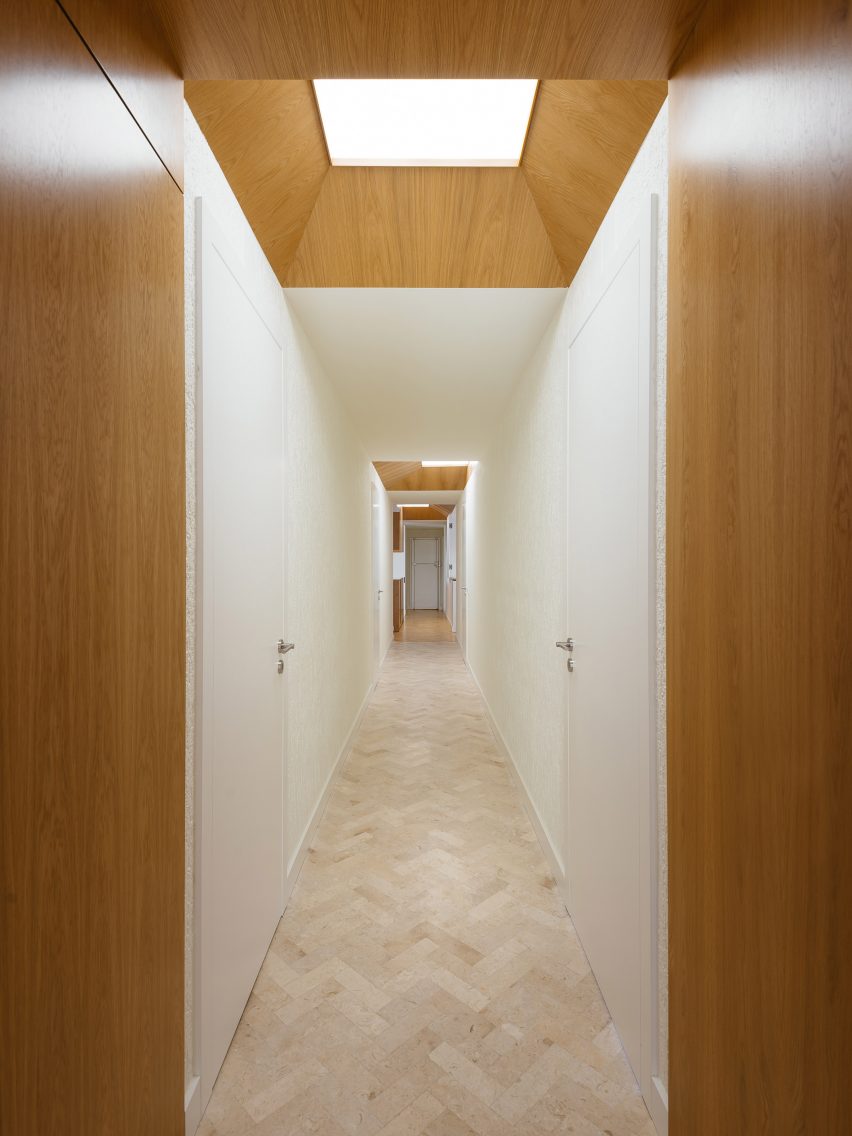 Aurora Arquitectos refurbishes 1970s apartment in Lisbon, Portugal
