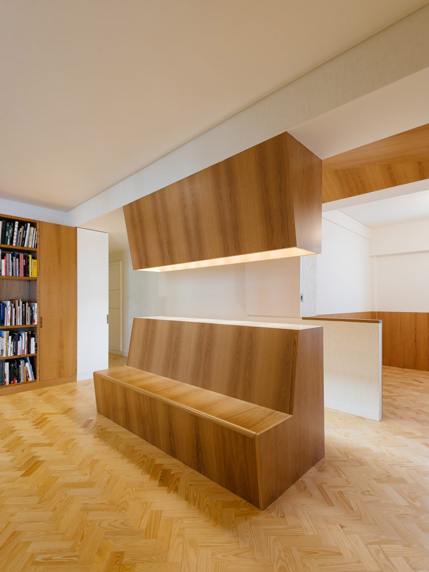 Aurora Arquitectos refurbishes 1970s apartment in Lisbon, Portugal