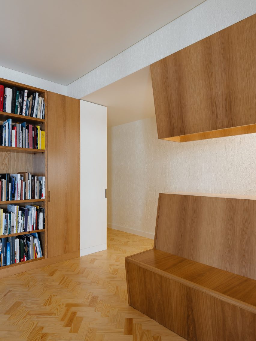 Aurora Arquitectos refurbishes 1970s apartment in Lisbon, Portugal