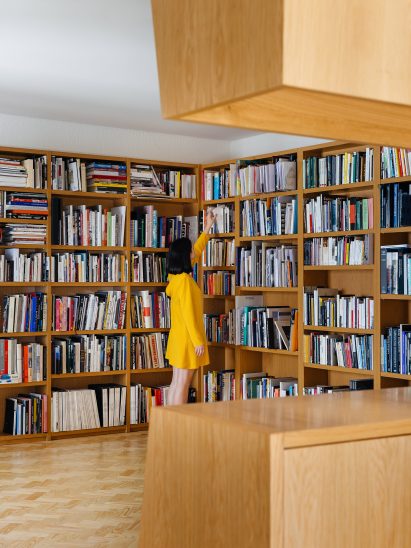 Aurora Arquitectos refurbishes 1970s apartment in Lisbon, Portugal