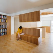 Aurora Arquitectos refurbishes 1970s apartment in Lisbon, Portugal