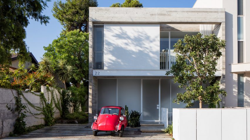 3322 Studio builds concrete home in Tel Aviv around enclosed patios