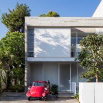 3322 Studio builds concrete home in Tel Aviv around enclosed patios