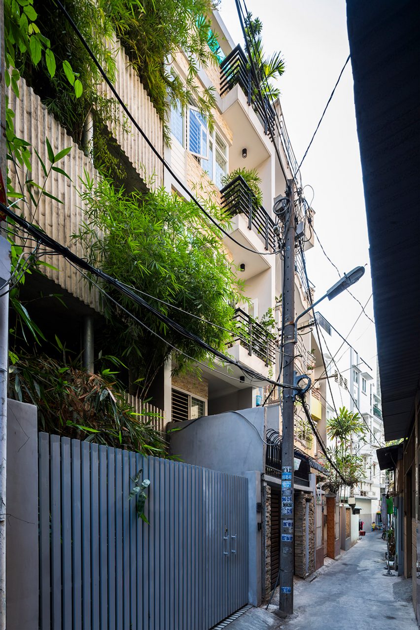 Bamboo House by Vo Trong Nghia