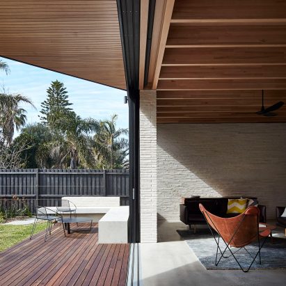 Brick House by Andrew Burges Architects