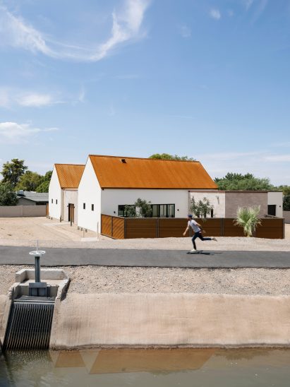 Canal House by The Ranch Mine