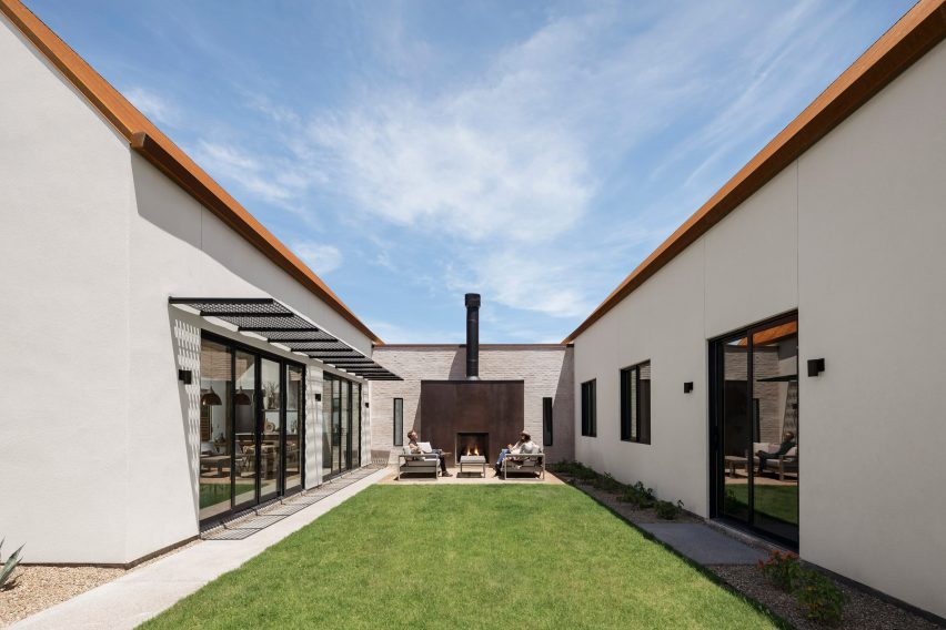 Canal House by The Ranch Mine