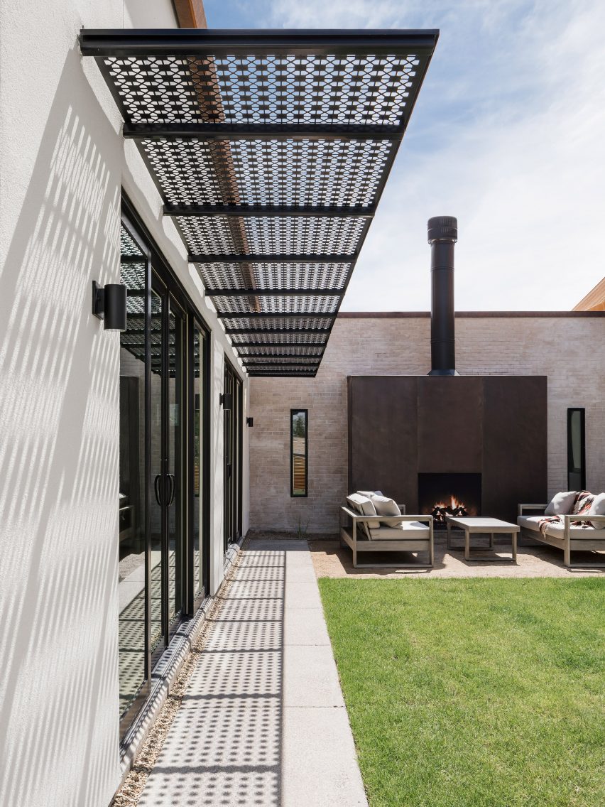 Canal House by The Ranch Mine