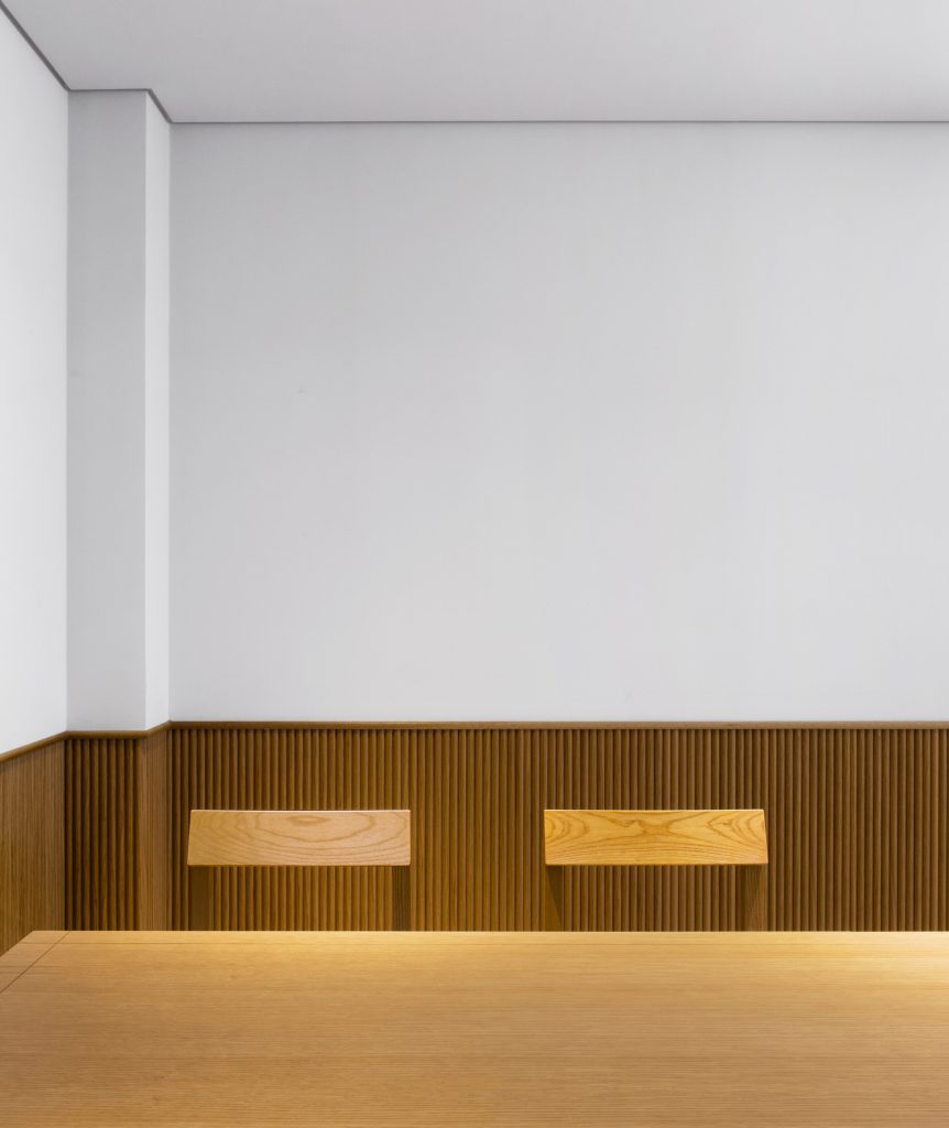 Korean firm By Seog Be Seog decorate Seoul restaurant interior with oak