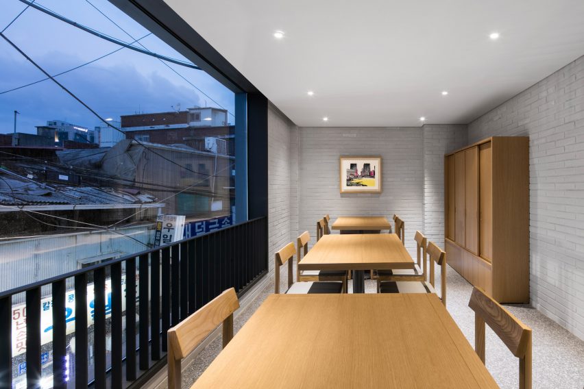 Korean firm By Seog Be Seog decorate Seoul restaurant interior with oak