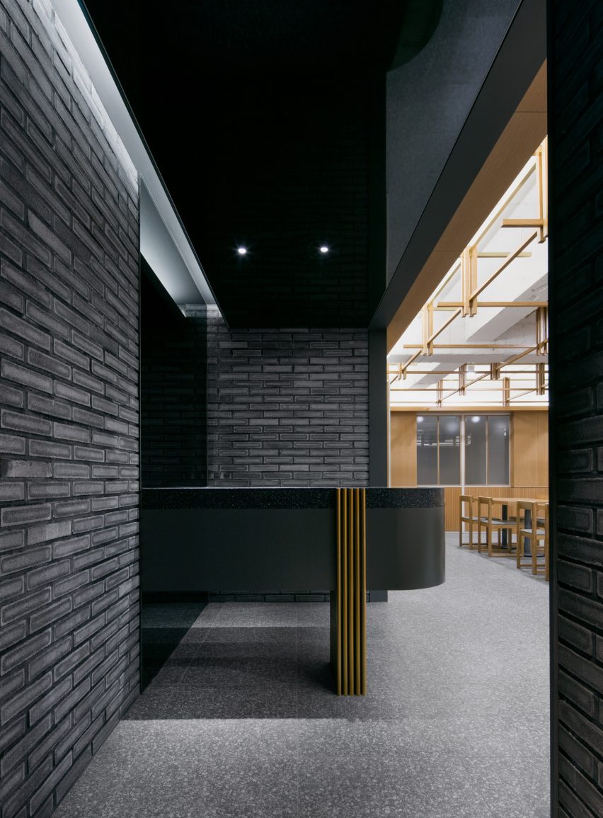 Korean firm By Seog Be Seog decorate Seoul restaurant interior with oak