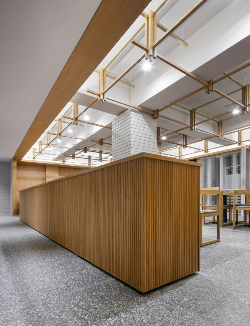 Korean firm By Seog Be Seog decorate Seoul restaurant interior with oak