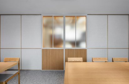 Korean firm By Seog Be Seog decorate Seoul restaurant interior with oak