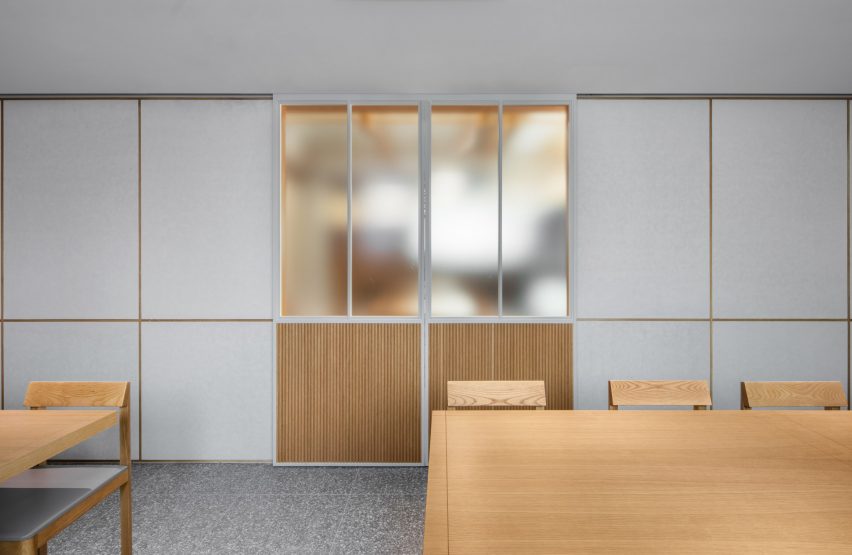 Korean firm By Seog Be Seog decorate Seoul restaurant interior with oak