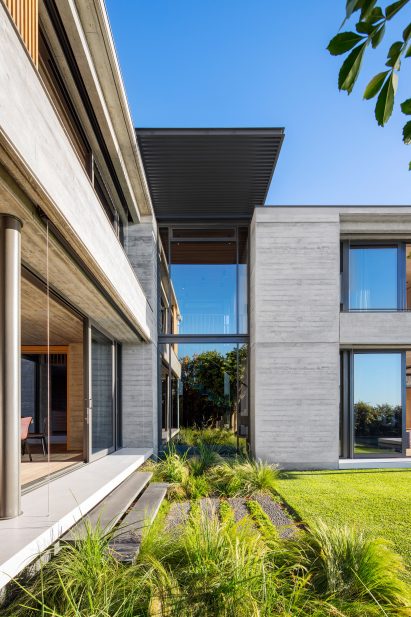 Local architecture firm Malan Vorster designs seaside Clifton House in Cape Town