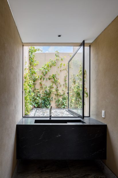 Cumbres House by Arquitectura Sergio Portill