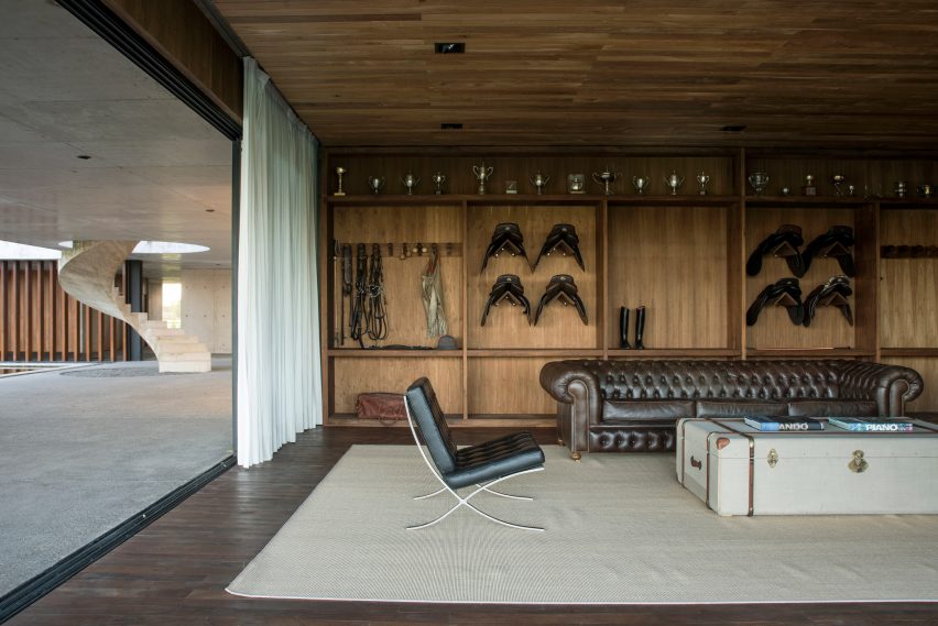 Figueras Polo Stables by Estudio Ramos