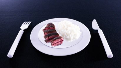 Saki Maruyama and Daniel Coppe design mirrored tableware to lessen food consumption
