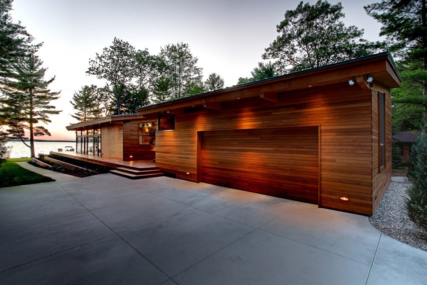 Higgins Lake House by Jeff Jordan Architects