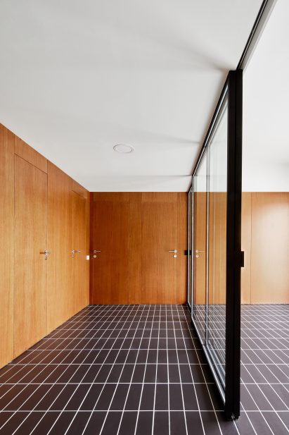Architect Raúl Sánchez designs House 106 in Barcelona
