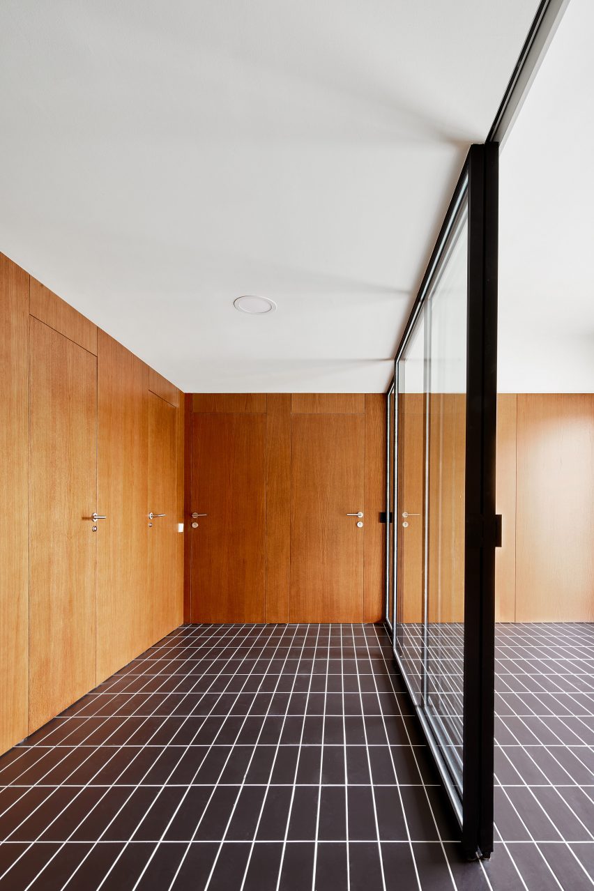 Architect Raúl Sánchez designs House 106 in Barcelona