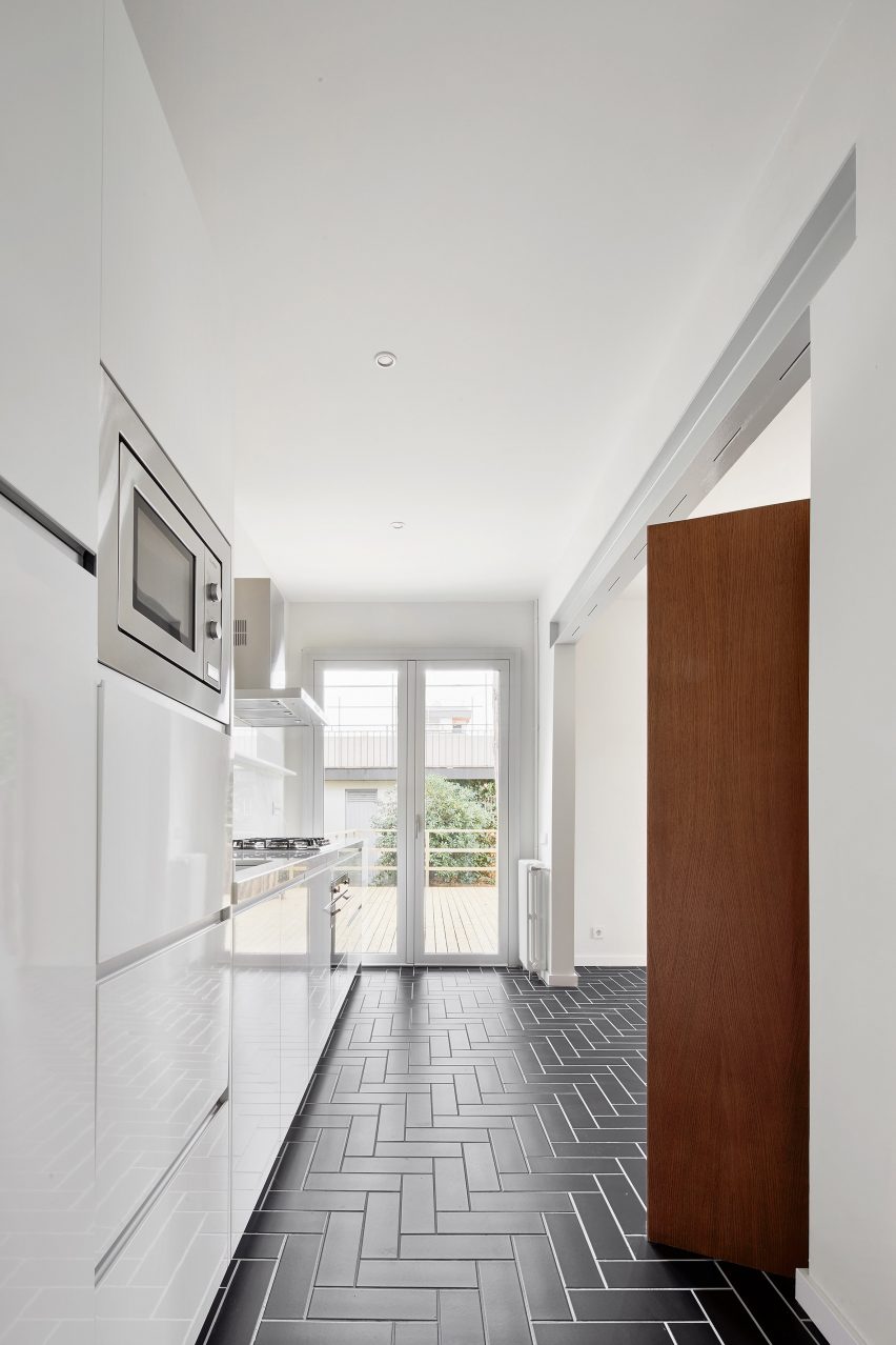 Architect Raúl Sánchez designs House 106 in Barcelona