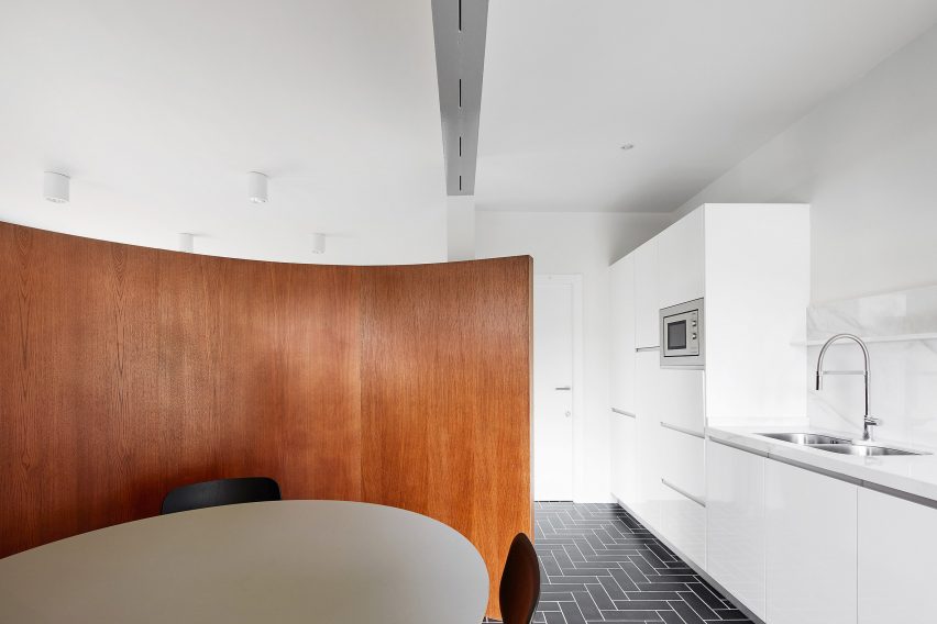 Architect Raúl Sánchez designs House 106 in Barcelona