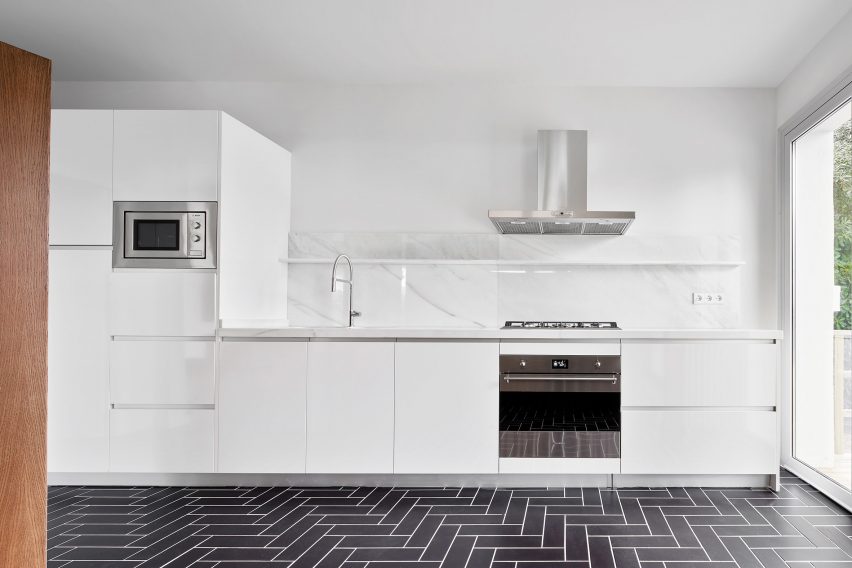 Architect Raúl Sánchez designs House 106 in Barcelona